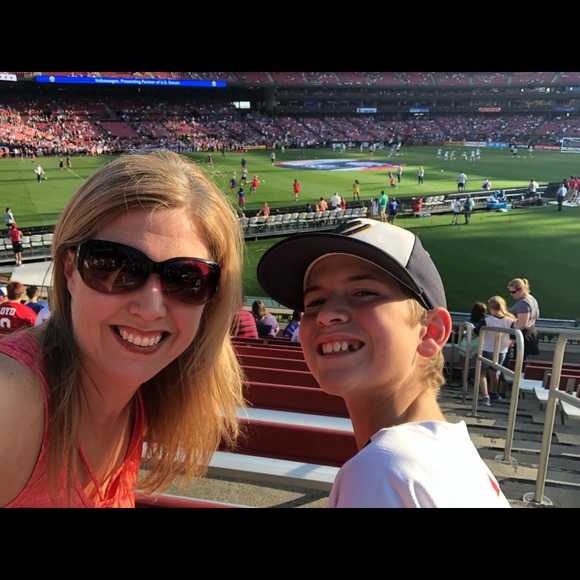 Meet your Posher, Lauren - Picture 3 of 7